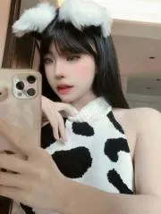 海珠嫩妹小羊 真实工作室环境 (地点：广东 - 广州)