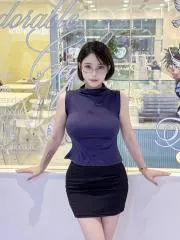 【上海 - 徐汇区】短发大胸风骚老师 最新实拍图片