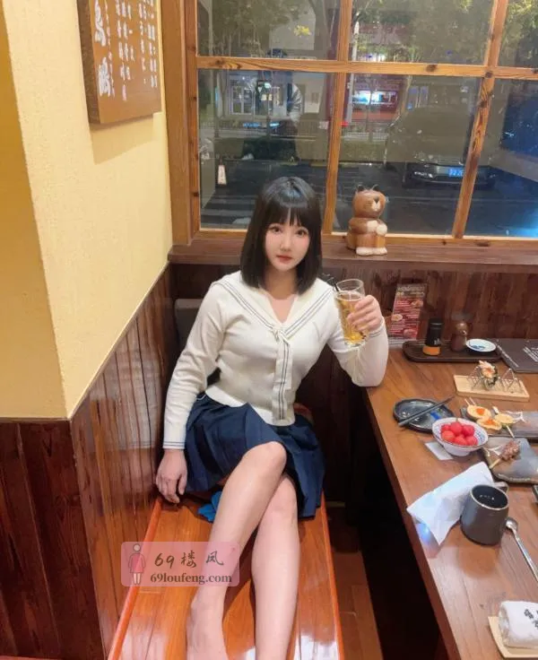 肤白大胸颜值老师 - 北京-丰台区 楼凤实拍第2张