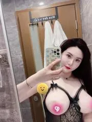 天河巨乳大屁股小雪 真实工作室环境 (地点：广东 - 广州)