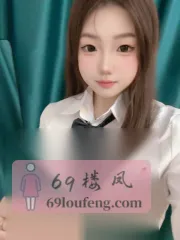 清纯大胸配合小妹妹 真实工作室环境 (地点：江苏 - 南京)