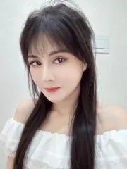 华阳气质御姐甜梦 真实工作室环境 (地点：四川 - 成都)