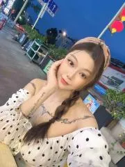 大胸朵朵气质佳 真实工作室环境 (地点：四川 - 成都)