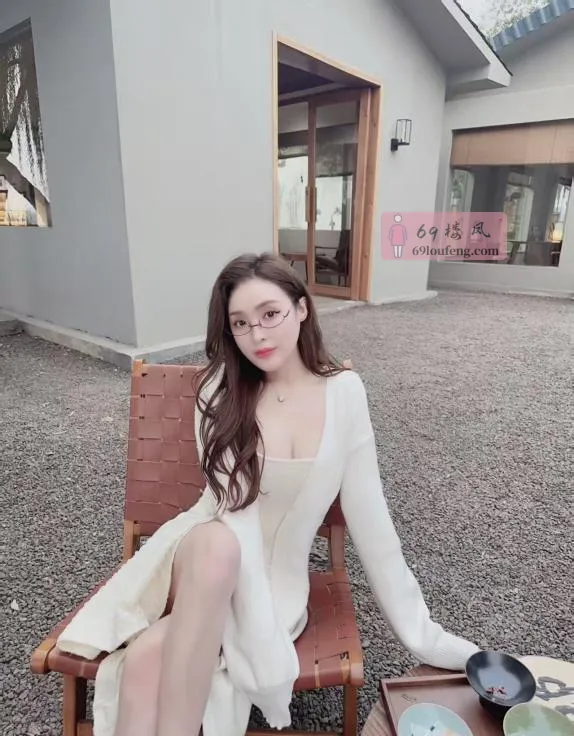 高挑风骚巨乳小米粒 - 湖北-武汉 楼凤实拍第4张