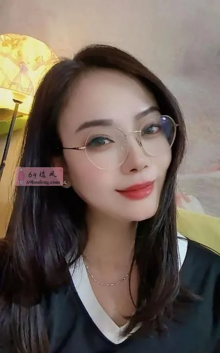 大奶眼睛熟女 - 湖北-武汉 楼凤实拍第2张