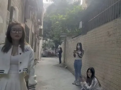 历城区朝山街王舍人镇中心小学北侧十字路口 地铁口小姐 山东-济南