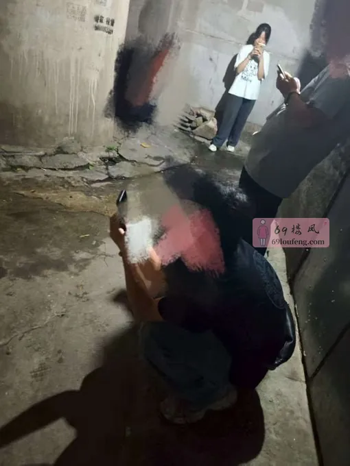 广州南安一菜市场附近长期存在站街卖淫女 - 广东-广州 楼凤实拍第1张