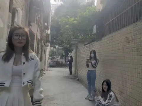 徐汇区湖南路街道一直走1公里然后左转进去 上海 按摩小店实拍