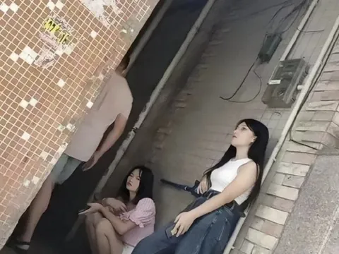 龙岗双龙地铁站走几百米东山村天黑后有年轻 巷子 广东-深圳