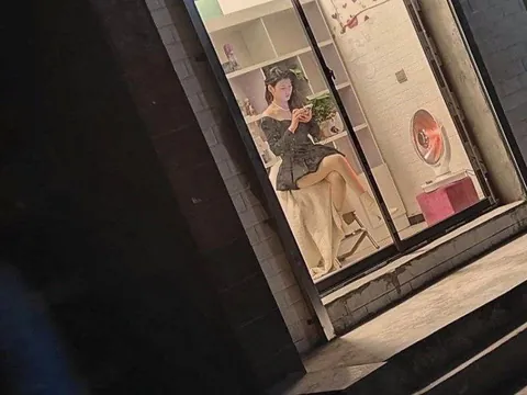 晚上嫩江路扫街 - 江苏-南京 快餐扫街实拍