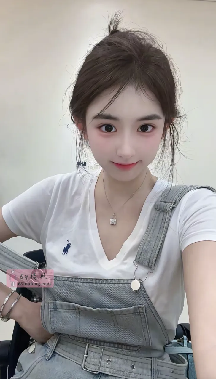 甜美白嫩大二学生妹 - 江苏-南京 楼凤实拍第1张