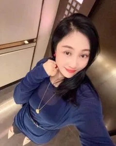 温柔体贴玥妹妹 真实工作室环境 (地点：重庆 - 渝北区)