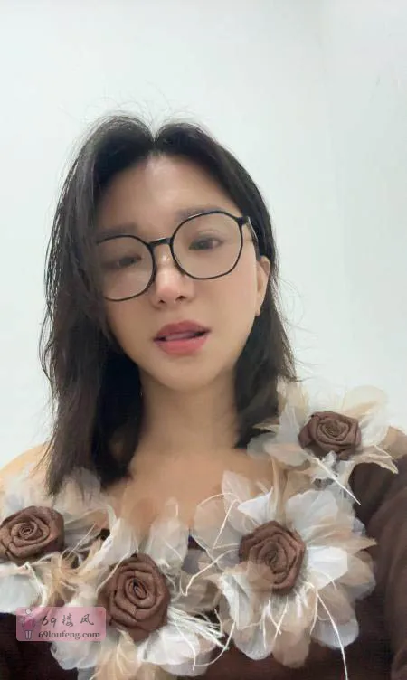 戴眼镜的大胸少妇 - 浙江-杭州 楼凤实拍第2张