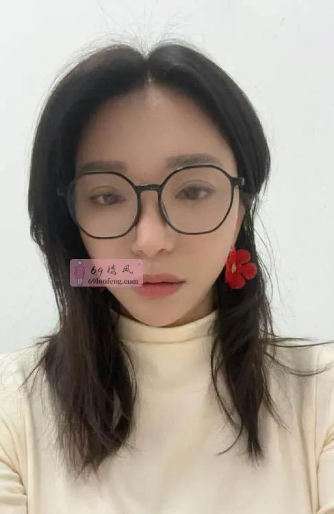 戴眼镜的大胸少妇 - 浙江-杭州 楼凤实拍第1张