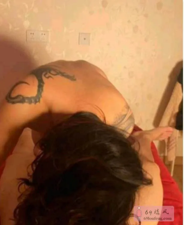 颜值纹身少妇 - 四川-成都 楼凤实拍第2张