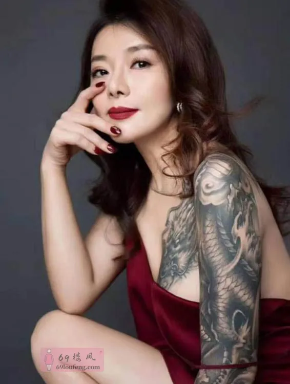 颜值纹身少妇 - 四川-成都 楼凤实拍第3张