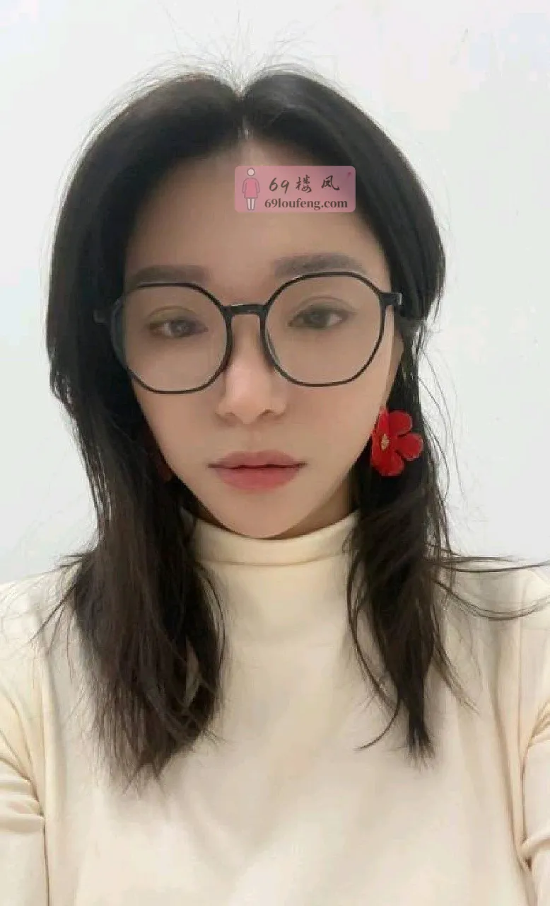 戴眼镜的大胸少妇 - 浙江-杭州 楼凤实拍第5张