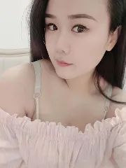 中良翘臀少妇 真实工作室环境 (地点：山东 - 青岛)