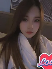 观音桥温柔小美女 真实工作室环境 (地点：重庆 - 江北区)