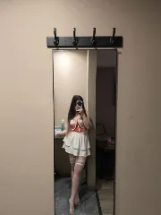 成都丰满大奶小奶猫 真实工作室环境 (地点：四川 - 成都)