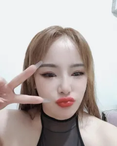 江宁骚女 真实工作室环境 (地点：江苏 - 南京)