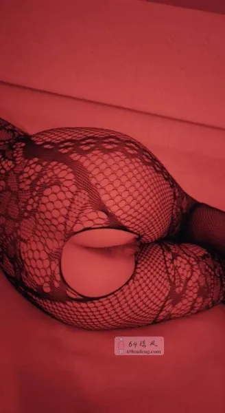 舌吻三通的风骚黑蝴蝶 - 广东-东莞 楼凤实拍第1张