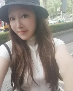 东北纹身少妇 真实工作室环境 (地点：四川 - 成都)