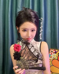 水多人美御姐型老师 真实工作室环境 (地点：上海 - 普陀区)