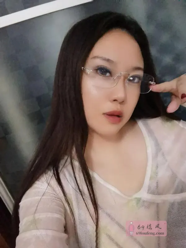 武侯区出击少妇莹儿 - 四川-成都 楼凤实拍第3张