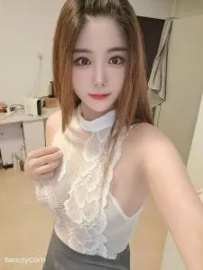 上海 - 静安区 楼凤圈口碑推荐：性感美乳颜值老师 照片