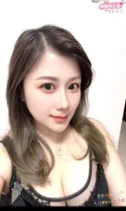 闵行区大胸骚少妇 真实工作室环境 (地点：上海 - 闵行区)