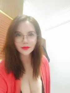 【白云区】闷骚包臀熟女 真实工作室环境 (地点：广东 - 广州)