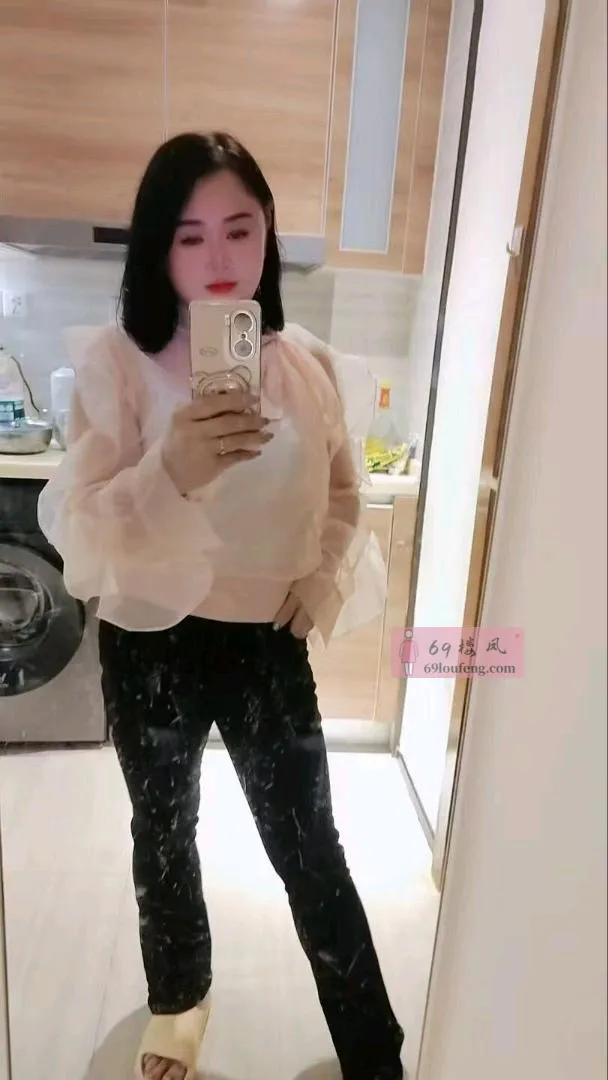 美甲店兼职大胸熟女 - 海南-三亚 楼凤实拍第3张