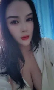 四川 - 成都 宅男福利推荐：【成华区】天然大胸美少妇陈琳 实景