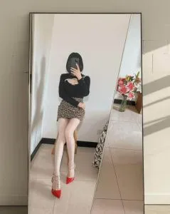 点击查看 浙江 - 杭州 【拱墅区】丝袜美腿风骚mm 更多实拍详情