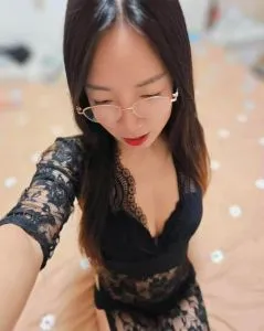 江苏 - 苏州高颜值老师【姑苏区】黑丝眼镜少妇实拍