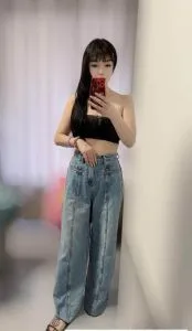 郑州西郊超白大胸妹 真实工作室环境 (地点：河南 - 郑州)