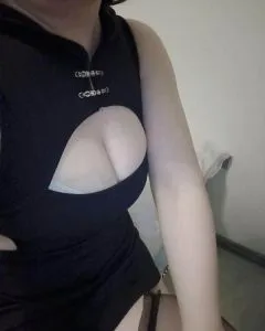 吴中美艳少妇 真实工作室环境 (地点：江苏 - 苏州)