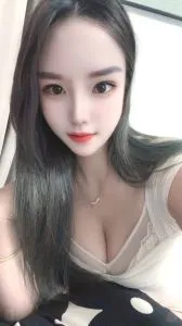 椒江区翘臀性感小妹 真实工作室环境 (地点：浙江 - 台州)