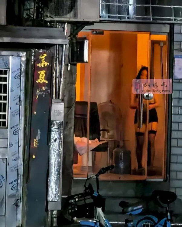 青山公园小店 - 湖北-武汉 楼凤实拍第1张