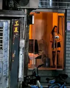 青山公园小店 湖北-武汉 发廊按摩拍图