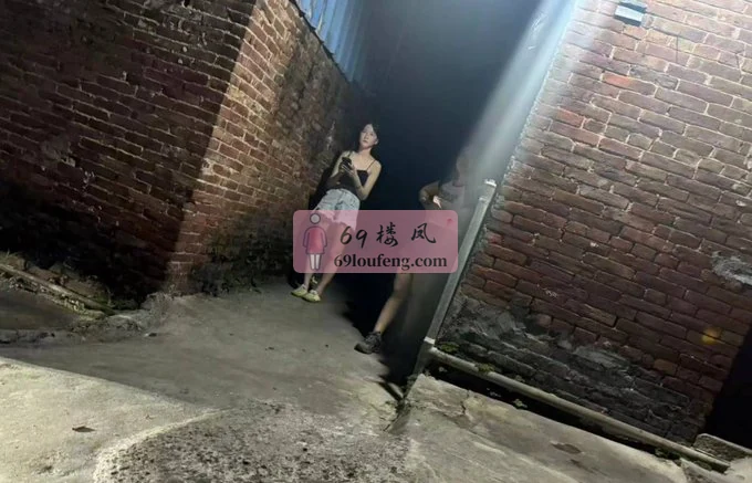 粉丝投稿的 - 广东-佛山 楼凤实拍第1张