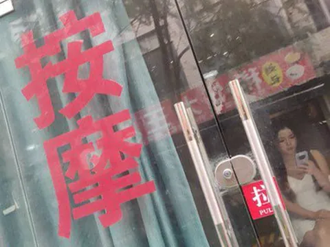 铜山师大步行街往东拐进去的一条街 - 江苏-徐州 巷子里爱情故事实拍