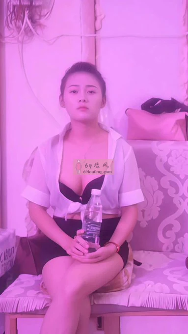 航中路与航南路交叉口向东 - 上海 楼凤实拍第1张