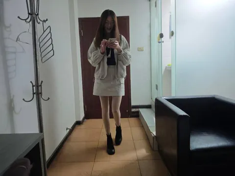 陆总花园大门口外面两边停车场 湖北-武汉 发廊按摩拍图