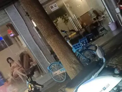 荣华街店里白嫩的小嫂子 巷子 湖北-武汉