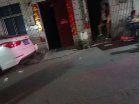 裕园维也纳旁边进去往里走 巷子 湖南-长沙