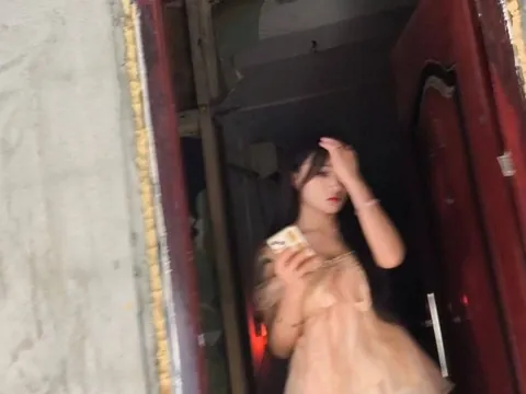 在雅安道有很多家小型发廊按摩店 地铁口小姐 天津