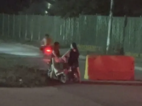 郑州恵济桥北边的土路 - 河南-濮阳 巷子里爱情故事实拍