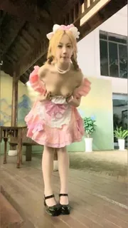 #主播 乔宝女仆裙金发辩子女神户外激情院子里脱下内裤尿尿掏出奶子给你看厕所脱光光极度淫骚1 完整无删减版在线看